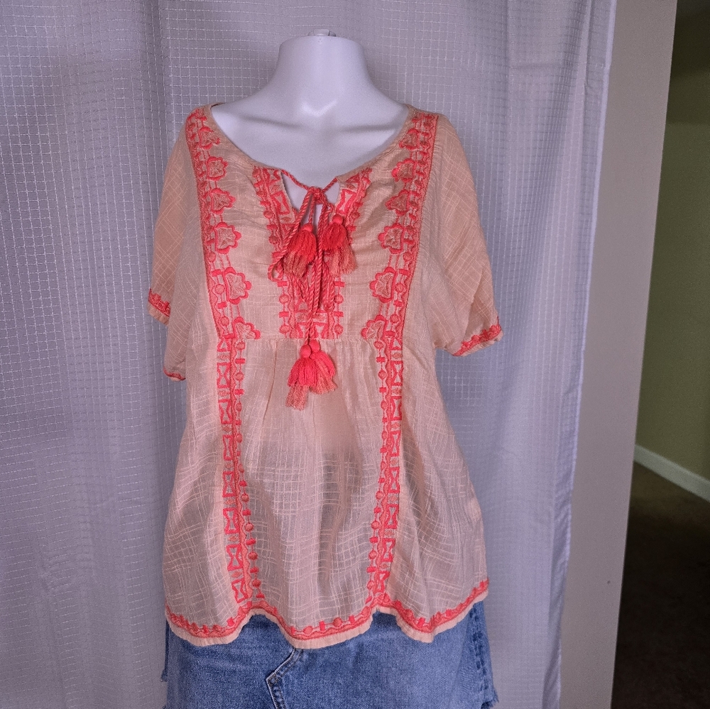 Vineyard Vines Emrpodered Coral Top